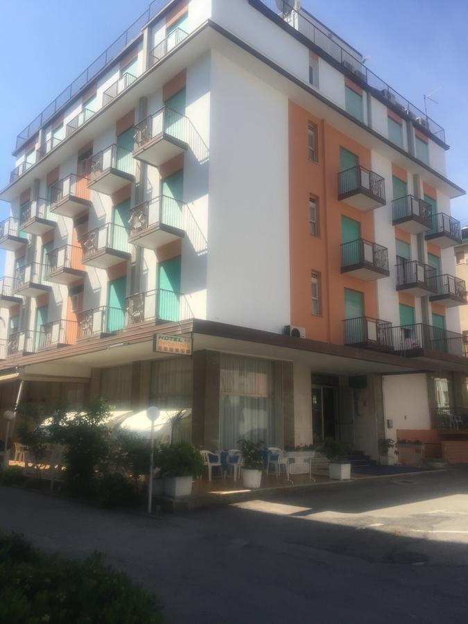 Hotel Britannia Lido di Jesolo Exterior photo